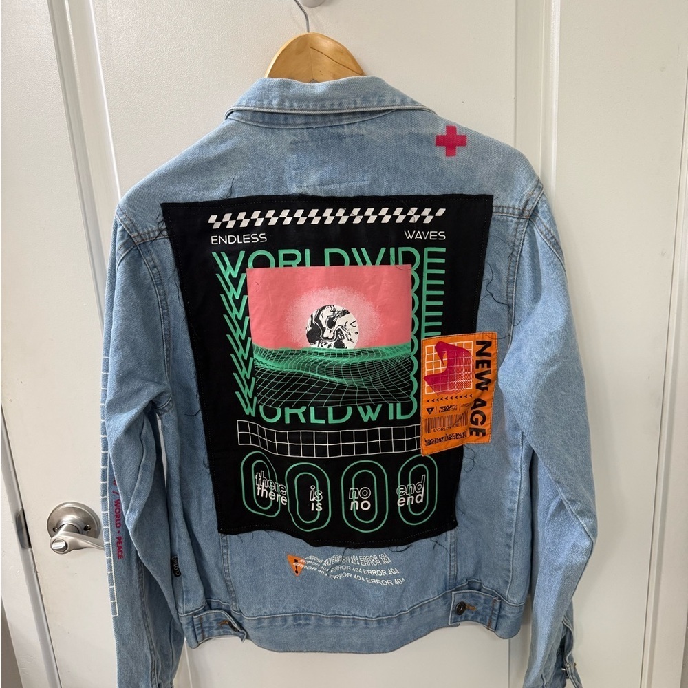 Trademark Brooklyn Cloth Unisex New Age Graphic light Wash Jean Jacket Sz Small - Picture 2 of 6